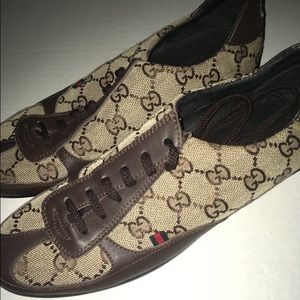 Gucci low top shoes
